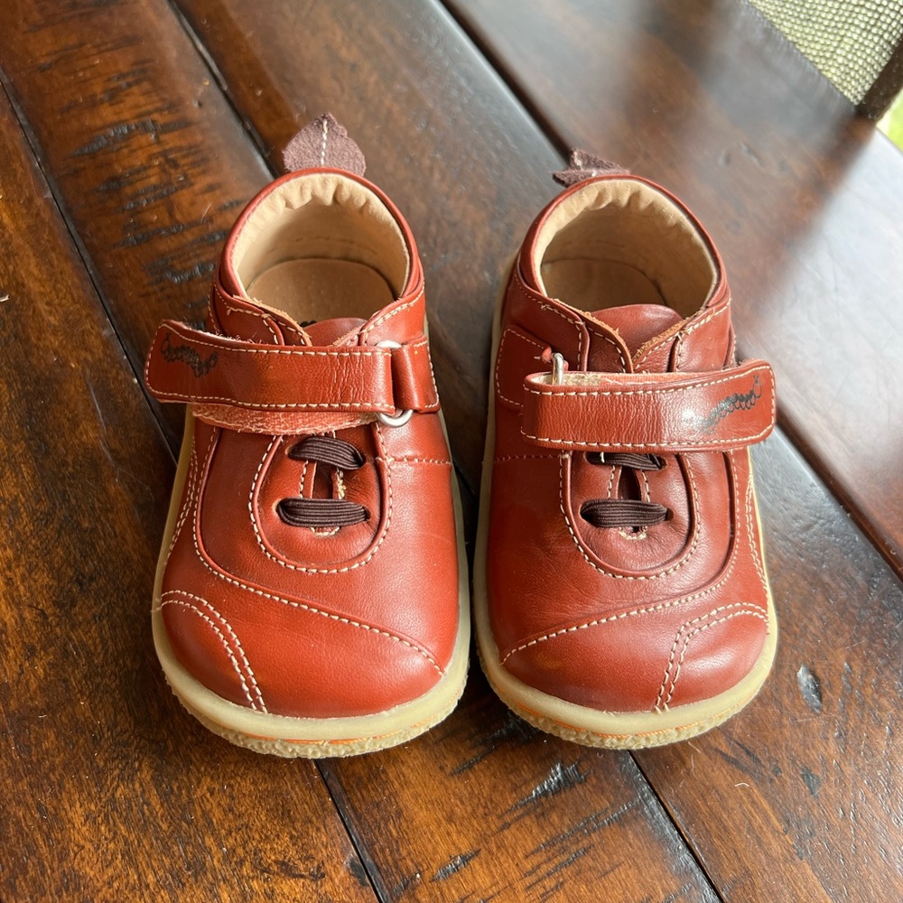 Size 5 EUC brown Livie and Luca shoes